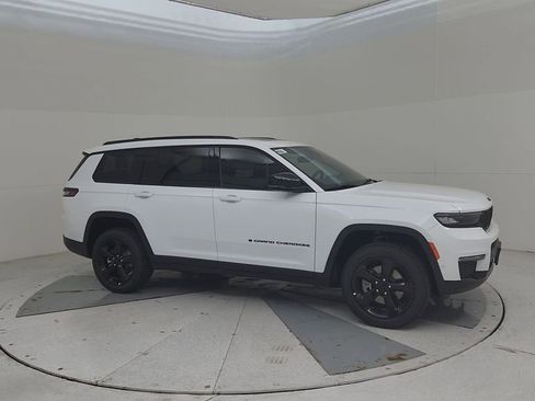 New 2025 Jeep Grand Cherokee L Limited w/ Luxury Tech Group II image 2