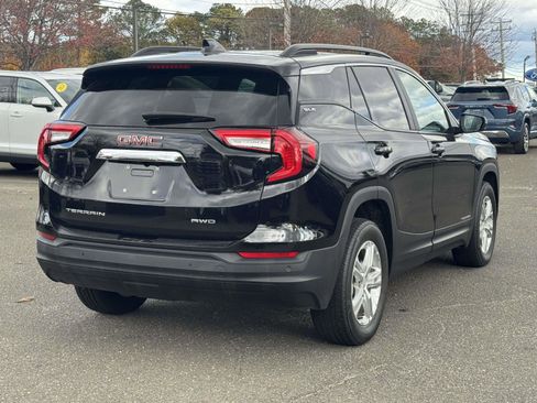 Used 2023 GMC Terrain SLE w/ Driver Convenience Package image 3