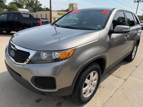 Used 2011 Kia Sorento 2WD image 3