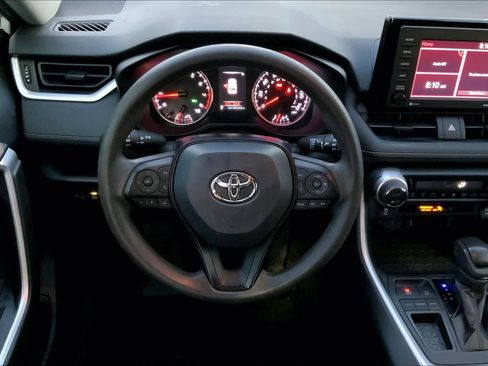 Used 2020 Toyota RAV4 XLE image 5