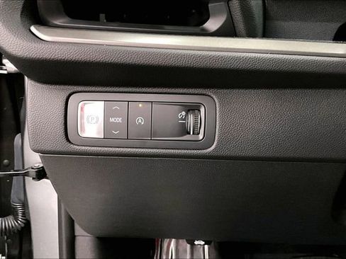 Used 2025 Chevrolet Traverse LT w/ Sun and Wheel Package image 38