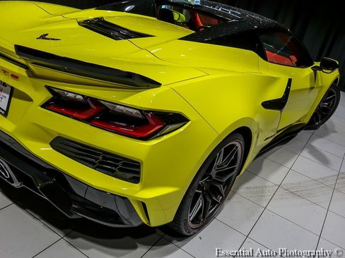 Used 2024 Chevrolet Corvette Z06 RWD image 8