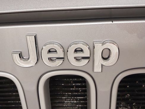 Used 2018 Jeep Wrangler Unlimited Sahara image 34