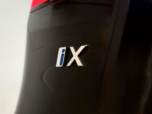 Used 2024 BMW iX xDrive50 w/ Sport Package AWD/4WD image 7