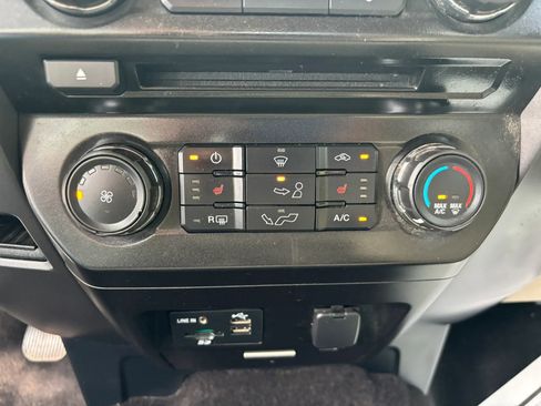 Used 2015 Ford F150 XLT w/ Equipment Group 302A Luxury image 21