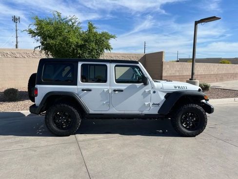 Used 2024 Jeep Wrangler Unlimited image 5