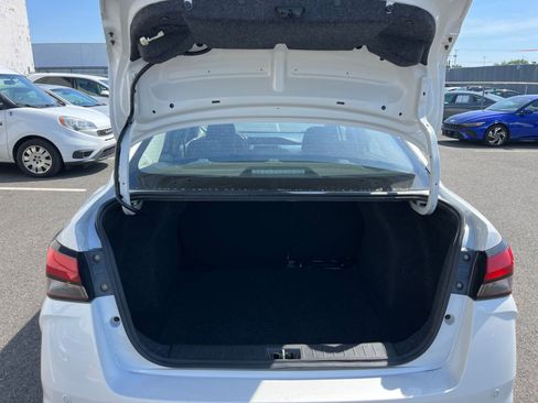 Used 2025 Nissan Versa SV FWD image 30