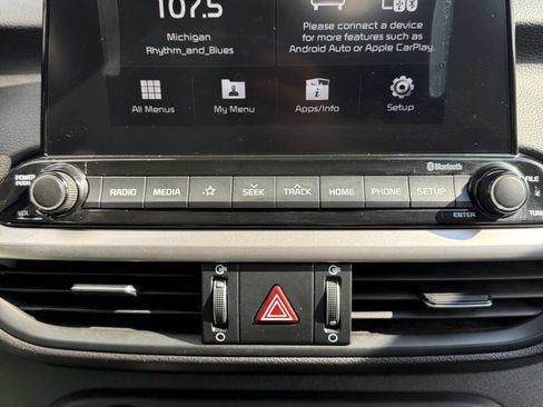 Used 2020 Kia Forte LXS image 12