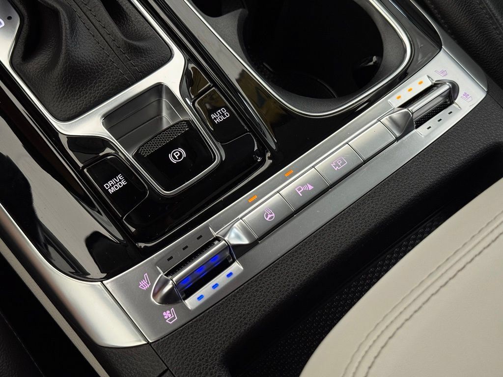Used 2023 Kia Carnival SX Prestige FWD image 45