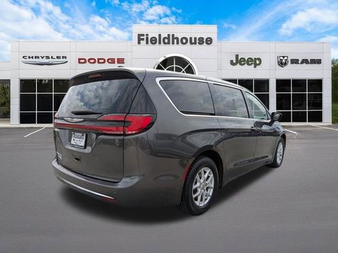 Used 2023 Chrysler Pacifica Touring-L FWD image 11