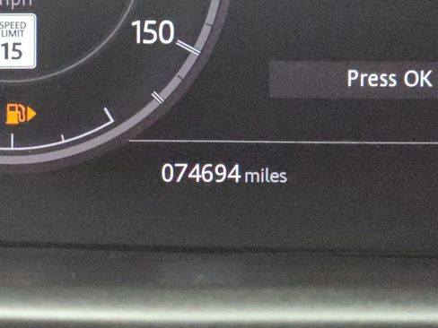 Used 2020 Land Rover Discovery Landmark image 10