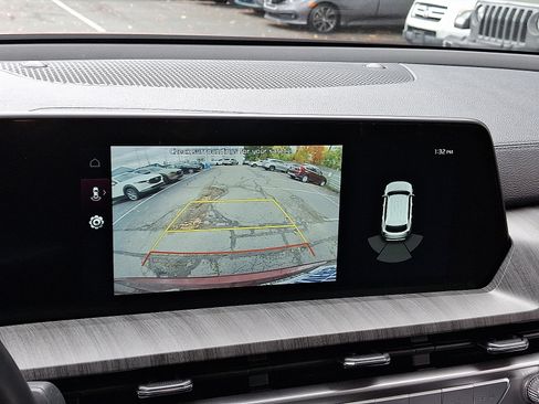 Used 2024 Kia Telluride EX w/ EX Captain's Chair Package image 17