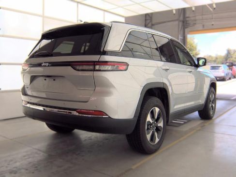 Used 2024 Jeep Grand Cherokee Limited 4xe AWD/4WD image 3
