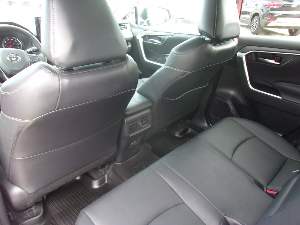 Used 2021 Toyota RAV4 XLE Premium AWD/4WD image 17