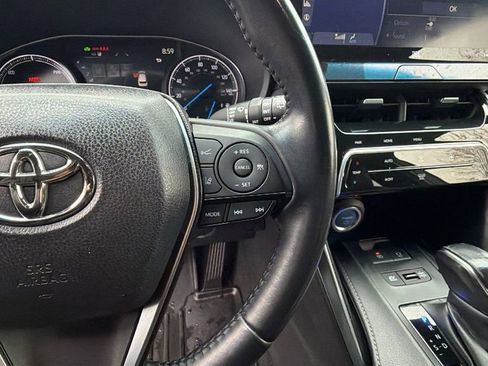 Used 2021 Toyota Venza XLE w/ Carpet Mat Package (TMS) image 28