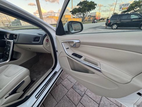 Used 2012 Volvo S60 T5 image 35