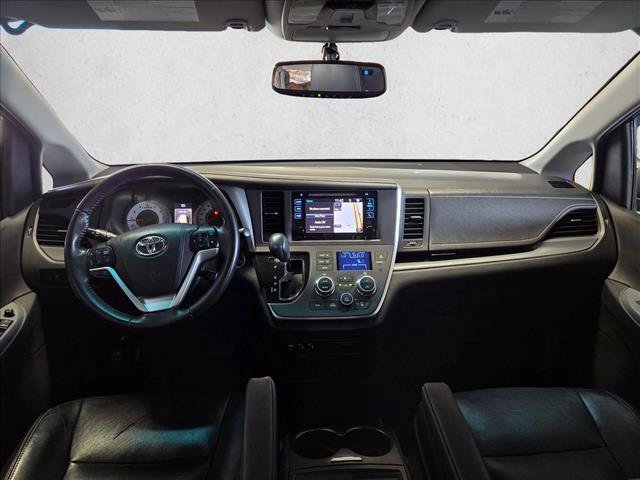 Used 2017 Toyota Sienna SE Premium FWD image 17