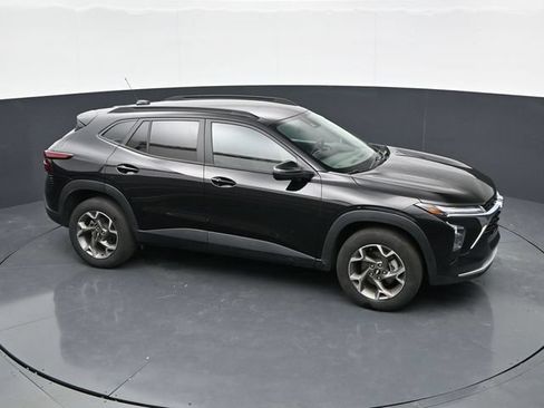 Used 2025 Chevrolet Trax LT w/ LT Convenience Package FWD image 27