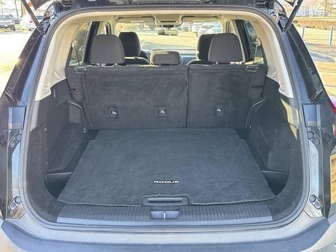 Used 2023 Nissan Rogue S image 11