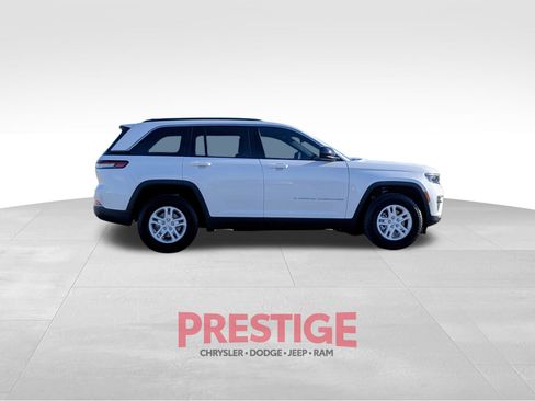 Used 2024 Jeep Grand Cherokee Laredo AWD/4WD image 5