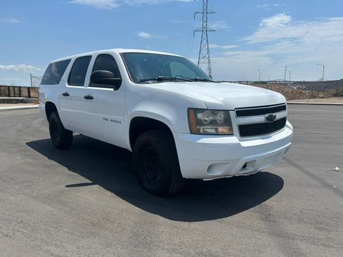 Used 2007 Chevrolet Suburban 2500 w/ Skid Plate Package AWD/4WD image 3