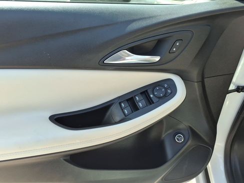 Used 2022 Buick Encore GX Select w/ Sport Touring Package FWD image 15