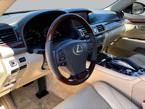 Used 2016 Lexus LS 460 w/ Comfort Package RWD image 16