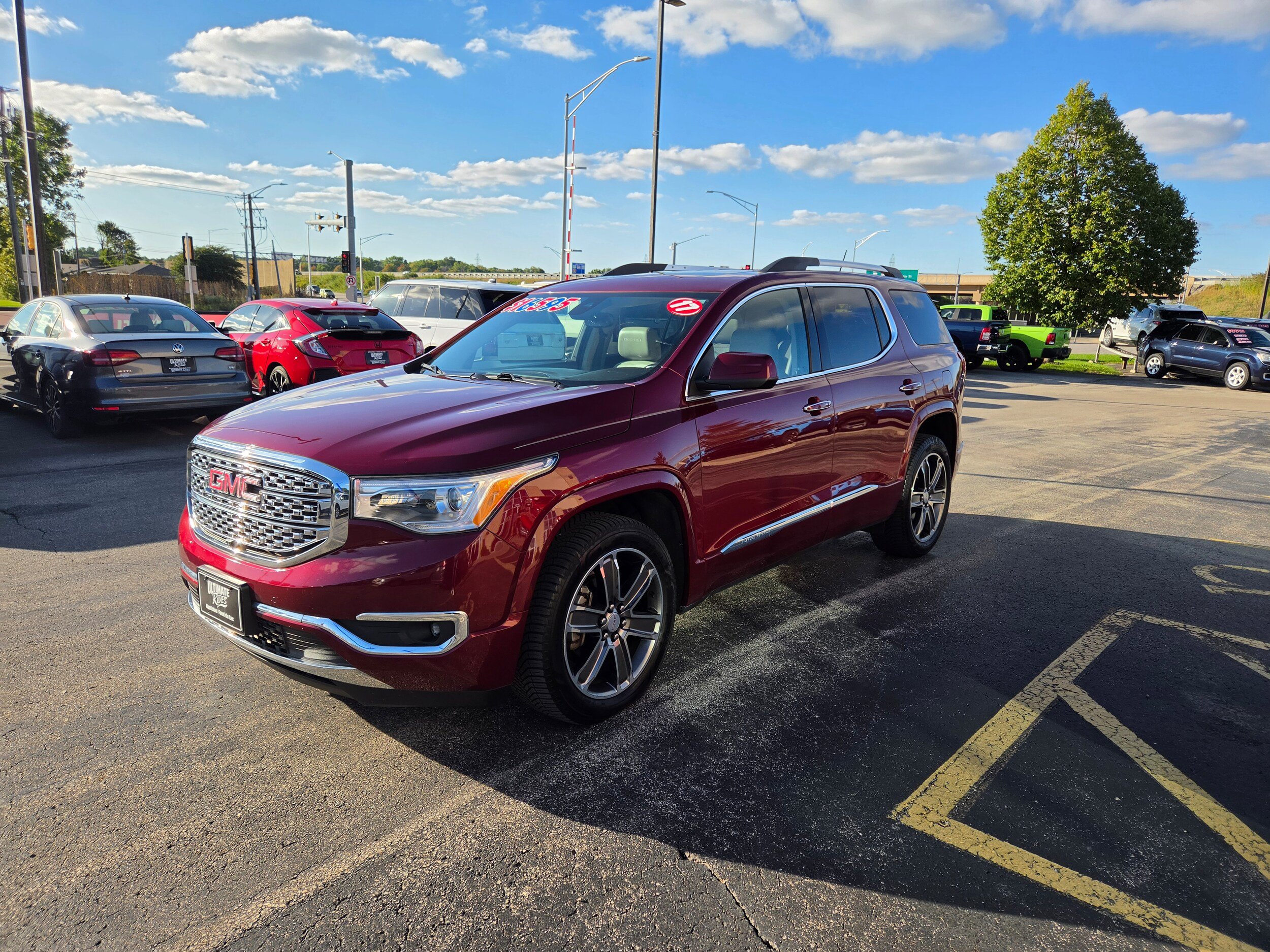 Used 2017 GMC Acadia Denali w/ Technology Package AWD/4WD image 3