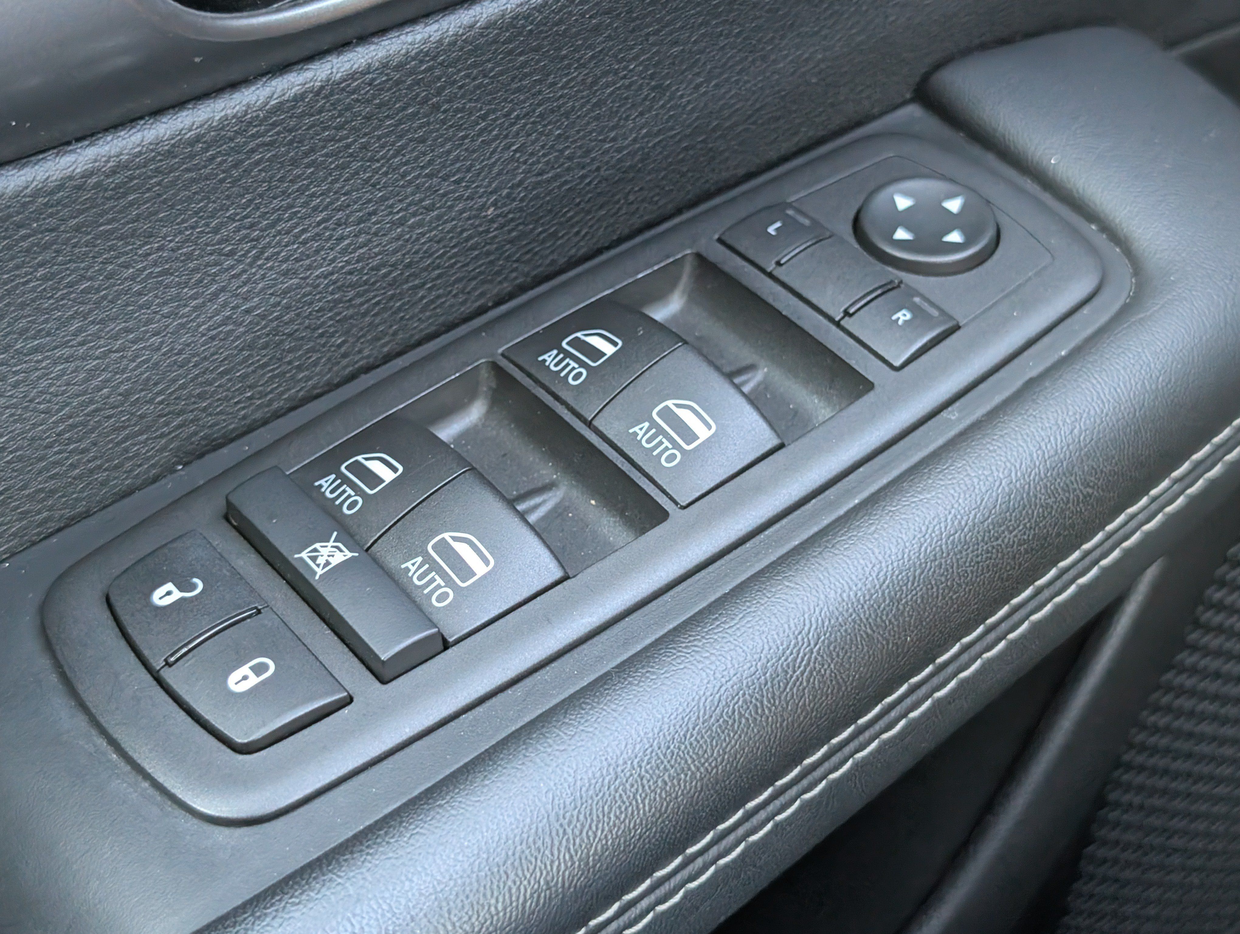Used 2025 Chrysler Pacifica Select FWD image 22