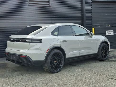 New 2026 Porsche Macan 4 Electric image 7