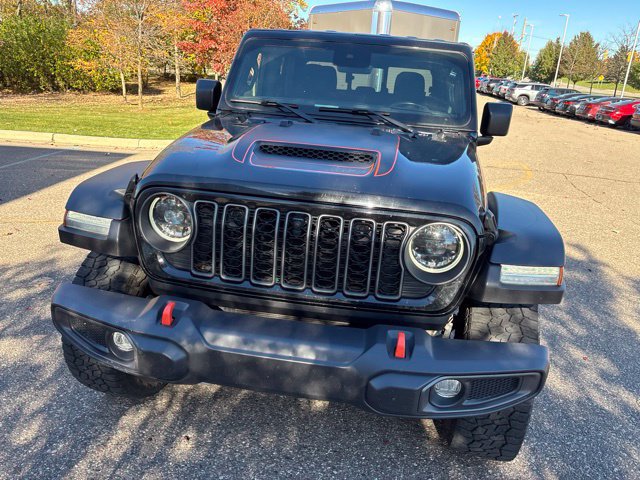 Used 2024 Jeep Gladiator Mojave w/ Technology Group AWD/4WD image 3