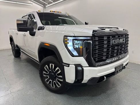 Used 2024 GMC Sierra 2500 Denali Ultimate AWD/4WD image 3