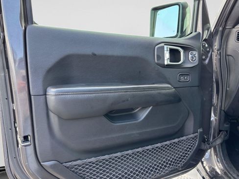 Used 2018 Jeep Wrangler Unlimited Sahara w/ Dual Top Group AWD/4WD image 37