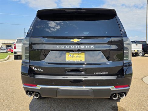 New 2025 Chevrolet Suburban Premier image 5