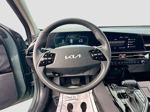 Used 2024 Kia Niro EX FWD image 11