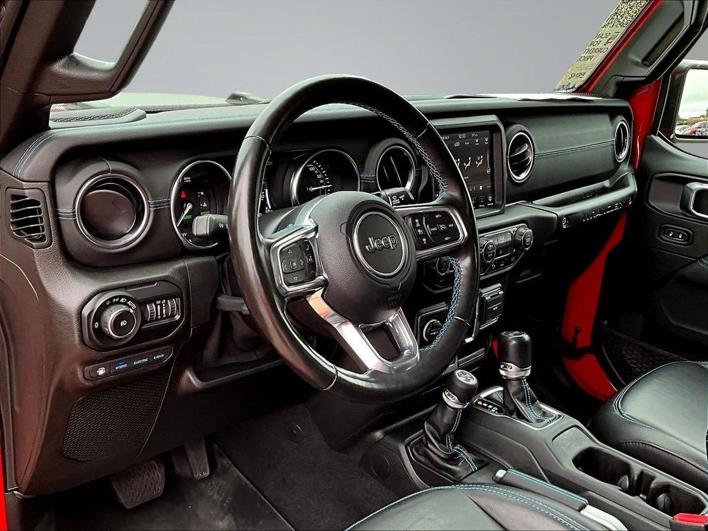 Used 2021 Jeep Wrangler Unlimited Rubicon 4xe w/ Cold Weather Group AWD/4WD image 19