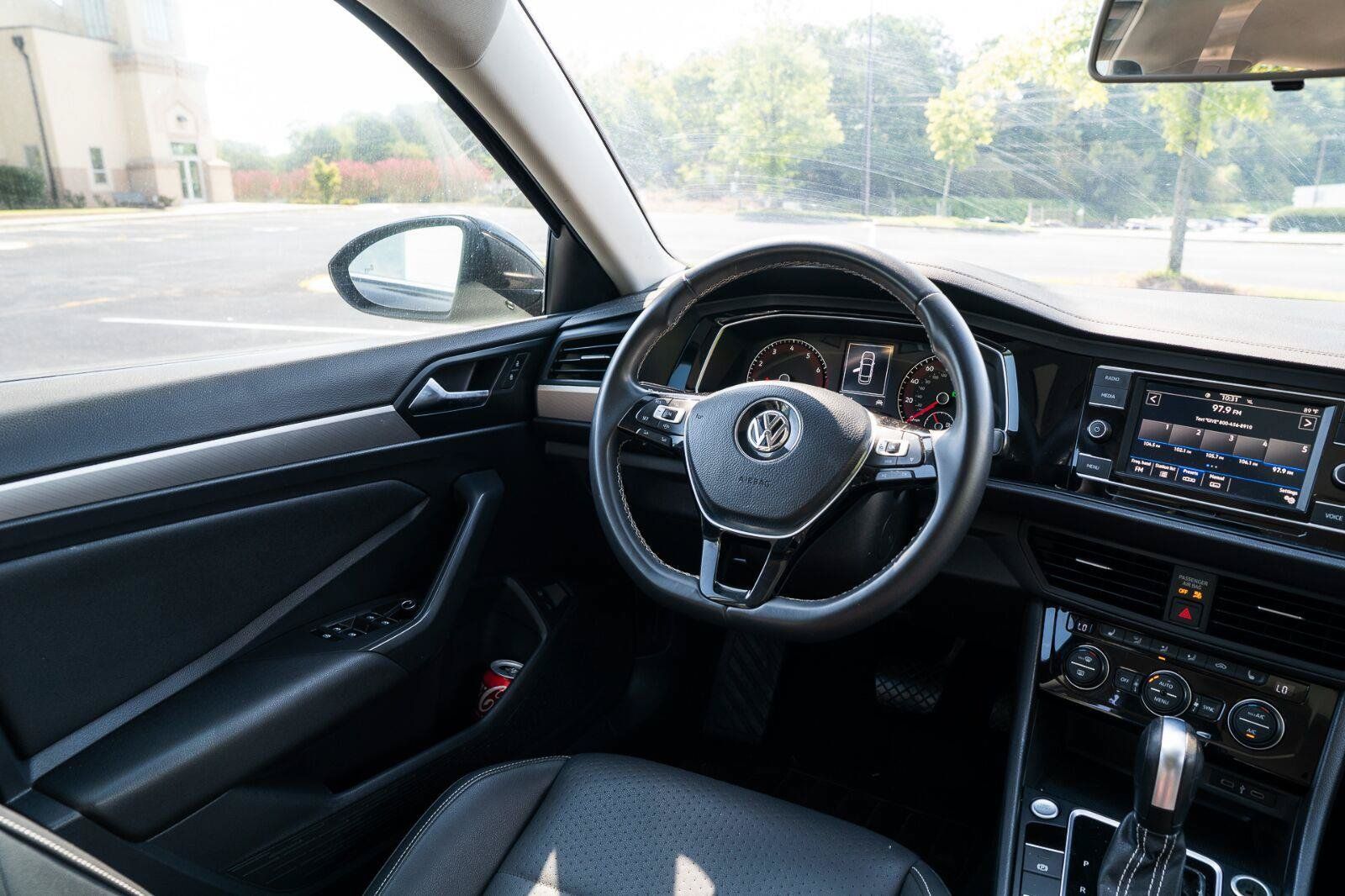 Used 2021 Volkswagen Jetta SE FWD image 32