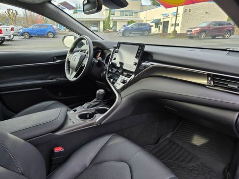 Used 2023 Toyota Camry XSE image 4