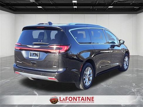 Certified 2021 Chrysler Pacifica Touring-L image 5