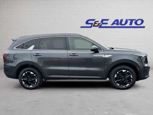 Used 2024 Kia Sorento S AWD/4WD image 5