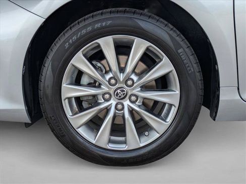 Used 2015 Toyota Camry XLE FWD image 9