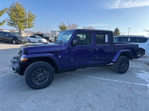 New 2026 Jeep Gladiator Sport image 14