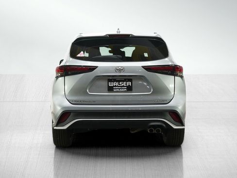 Used 2025 Toyota Highlander XSE image 4