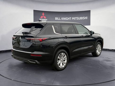 Used 2025 Mitsubishi Outlander ES AWD/4WD image 5