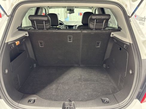 Used 2019 Chevrolet Trax LT w/ LT Convenience Package image 9