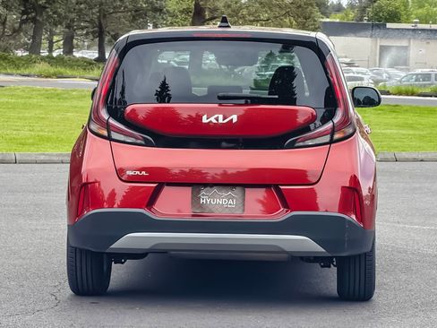Used 2024 Kia Soul LX w/ Option Group 015 FWD image 5