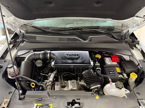 Used 2025 Jeep Compass Limited image 32