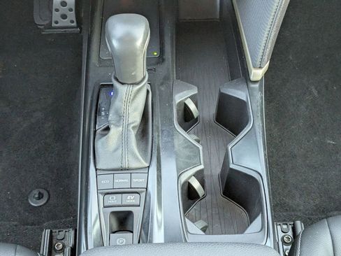 Used 2025 Toyota Camry SE image 26