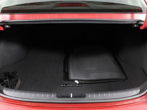 Certified 2025 Hyundai Elantra SE image 16