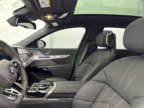 Used 2026 BMW 760i xDrive w/ Executive Package AWD/4WD image 24
